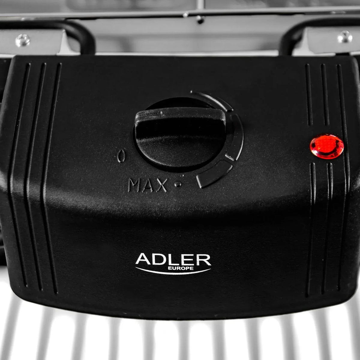 Grill elektryczny z podstawką, chromowany ruszt, regulacja temperatury, do użytku wewnątrz/na zewnątrz, odłączany, czarny, 2000 W Adler AD 6602