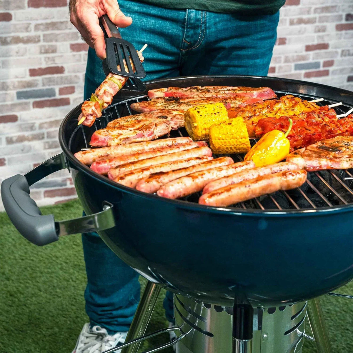 Przenośny Grill Węglowy Na Kółkach Kekai Yellowstone 58x47x100 Cm Okrągły Z Pokrywką I Zapalarką Emaliowany Na Niebiesko