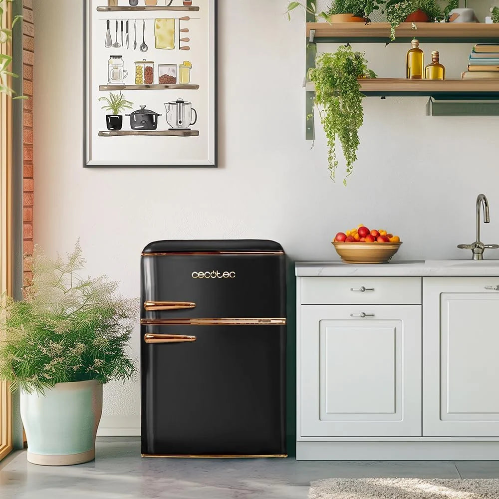 Cecotec Mała Lodówka z Zamrażarką 2 Drzwi Retro 86L Bolero CoolMarket 2D Origin 86 Black E. 89,3cm Wysokości i 48,7cm Szerokości, Klasa Energetyczna E, Komora Mrożąca, Oświetlenie Wewnętrzne i Chromowany Uchwyt, Czarna