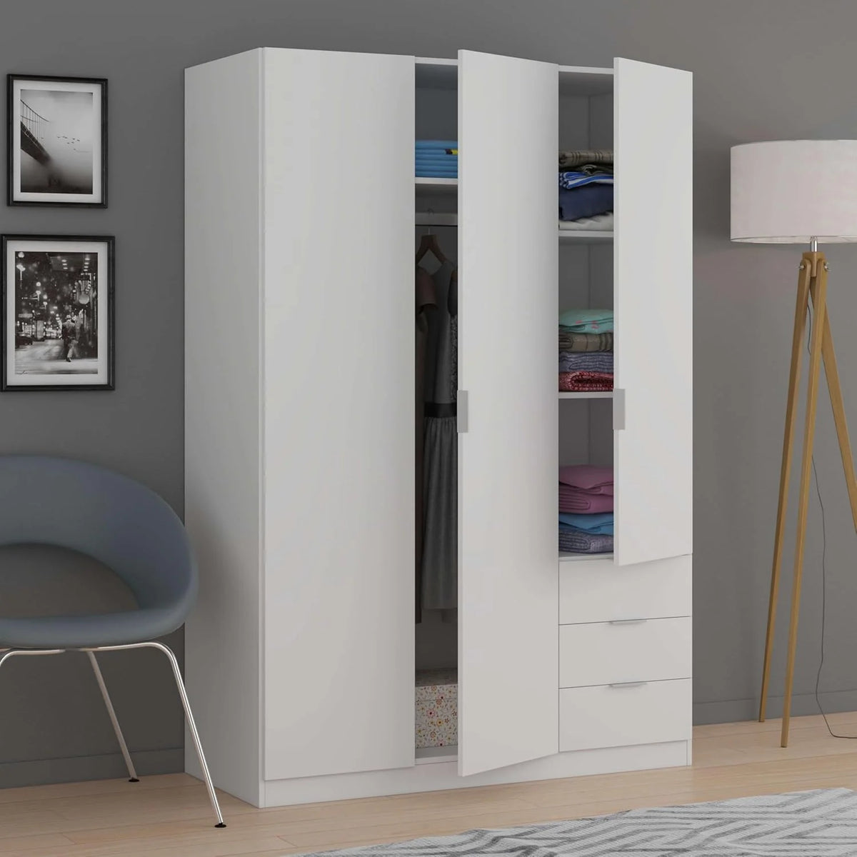 Szafa Habitdesign z trzema drzwiami i trzema szufladami, wykończenie białe arktyczne, wymiary: 121 cm (szer.) x 180 cm (wys.) x 52 cm (gł.)