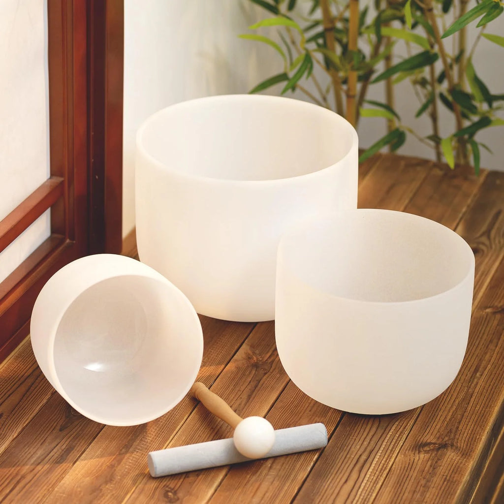 Hye-eun 3-częściowy zestaw kryształowych mis śpiewających od 15,2 do 25,4 cm, 432 Hz, 25,4 cm, 20,3 cm, do medytacji, jogi, z futerałem, do utrzymania równowagi i terapii
