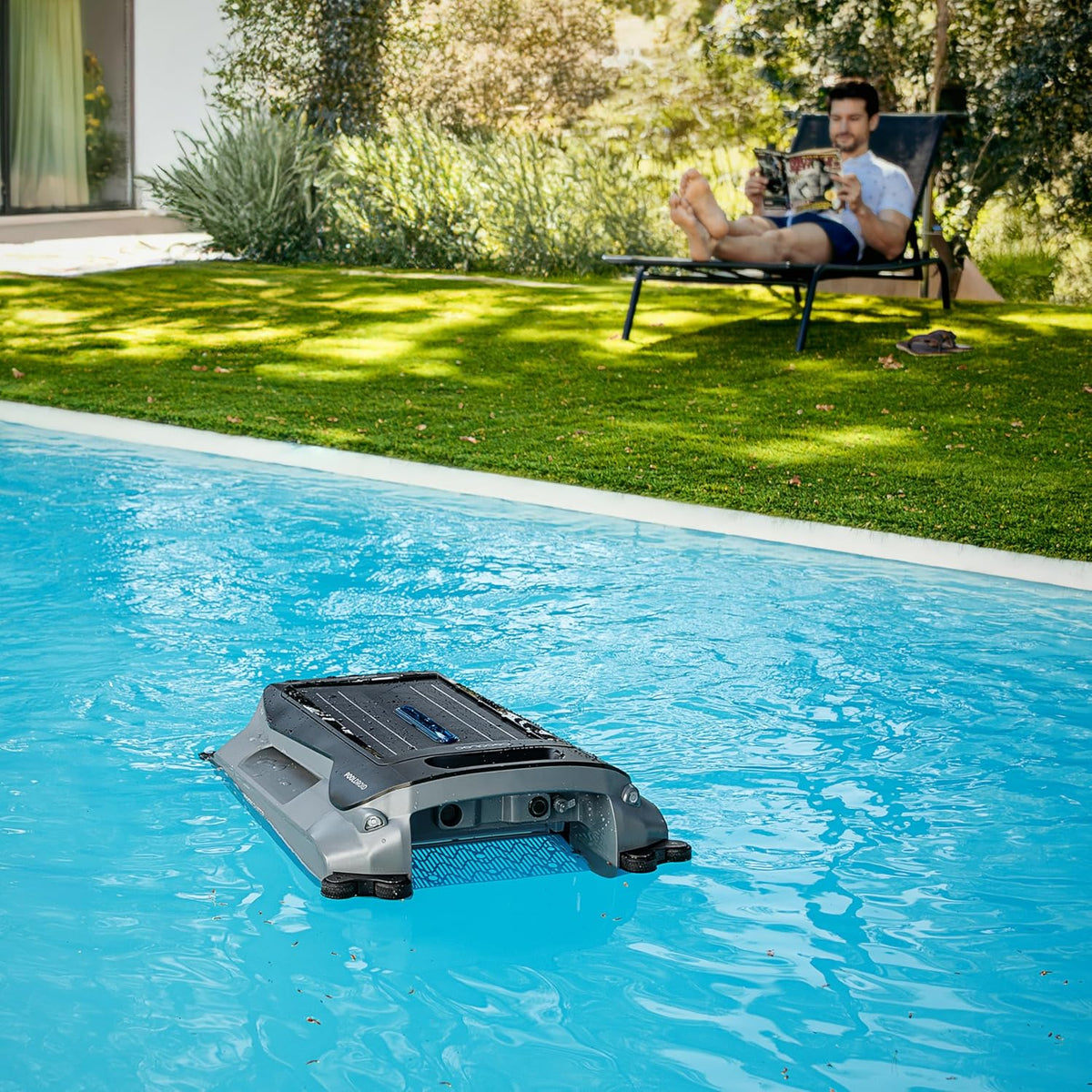 Robot basenowy Cecotec do powierzchni i linii wodnej Conga Pooldroid AquaSkater. Ładowanie słoneczne, 16h autonomii, kosz 4,5l i filtr 187,5μm, nawigacja ultradźwiękowymi czujnikami