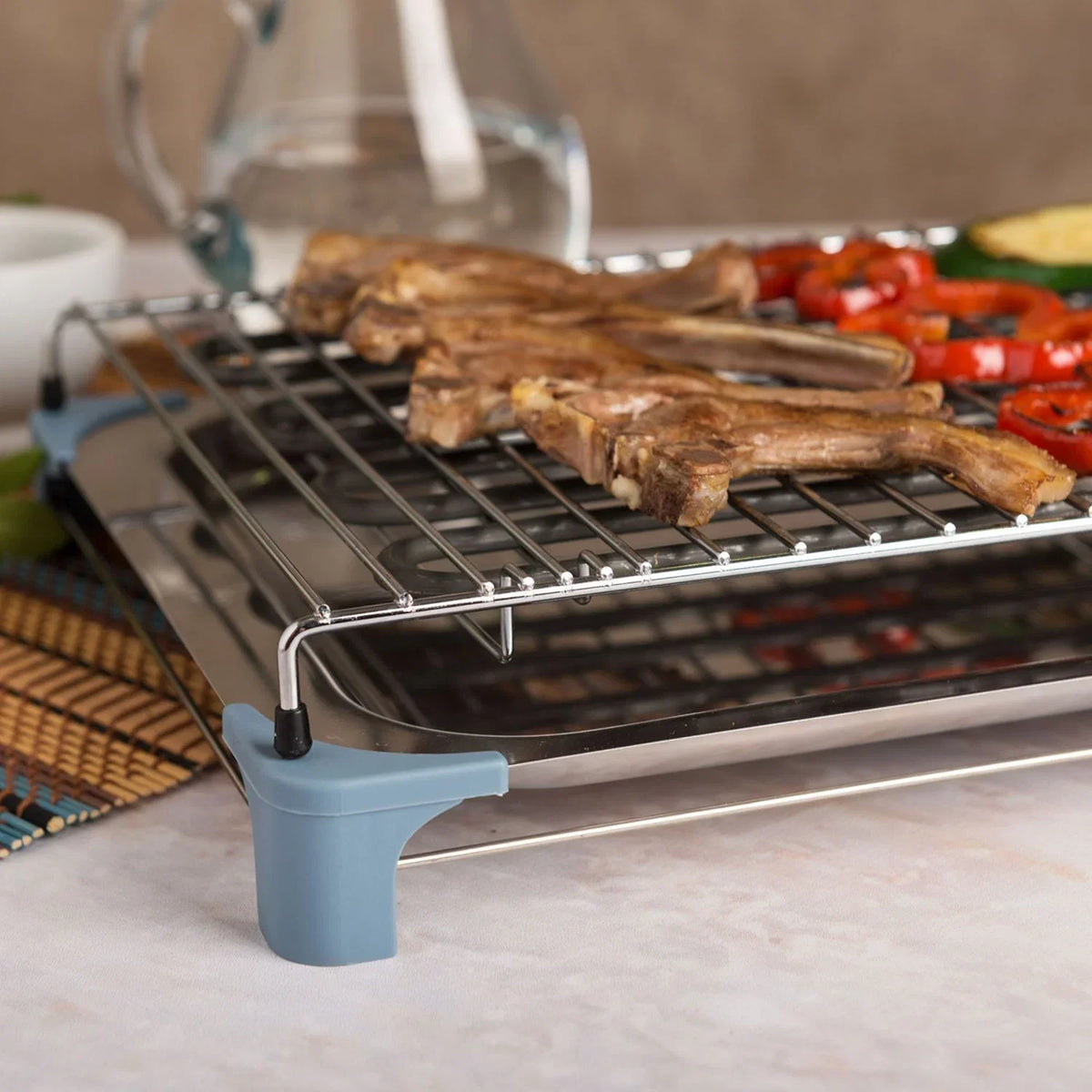 Elektryczny grill Jata Bq5101am. Zdrowe gotowanie bez dymu i zapachów. Ruszt z 2 poziomami wysokości. Wyprodukowano w Hiszpanii