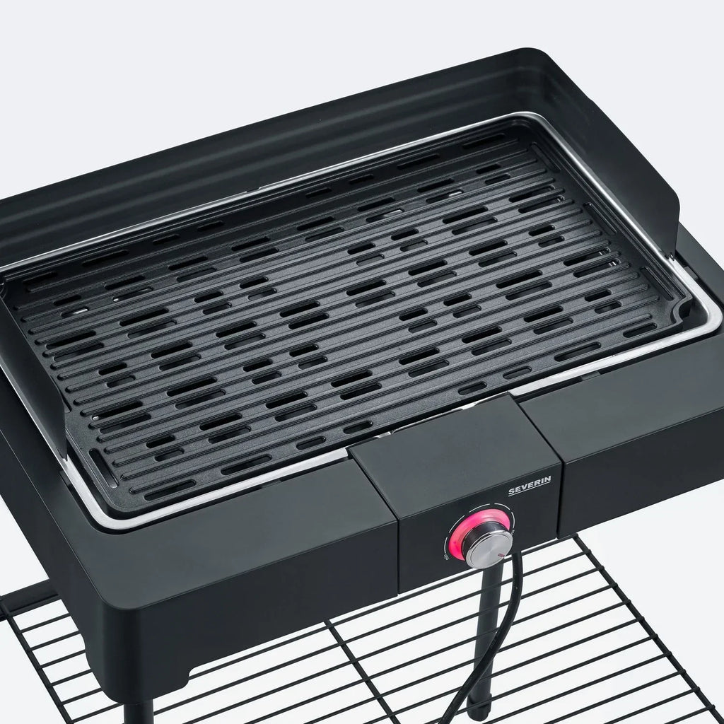 Grill z nóżkami i ryflowaną płytą grillową 2200 W PG 8568 Severin