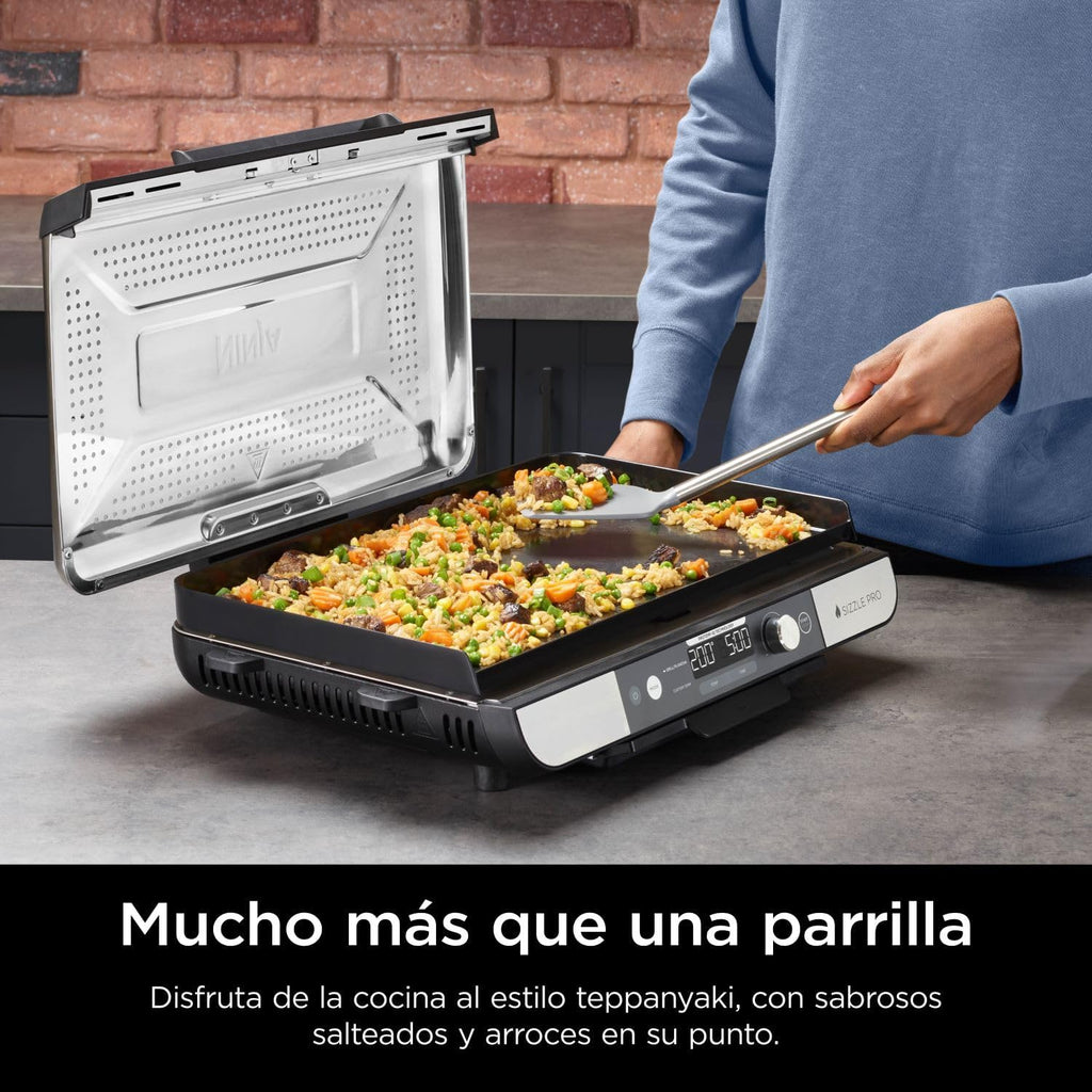 Ninja Sizzle Pro XL grill i płyta grillowa do użytku wewnątrz pomieszczeń z nieprzywierającą ceramiczną płytą grillową, odłączaną pokrywą, pojemnikiem na tłuszcz i książką z przepisami, srebrno-czarny GX101EU