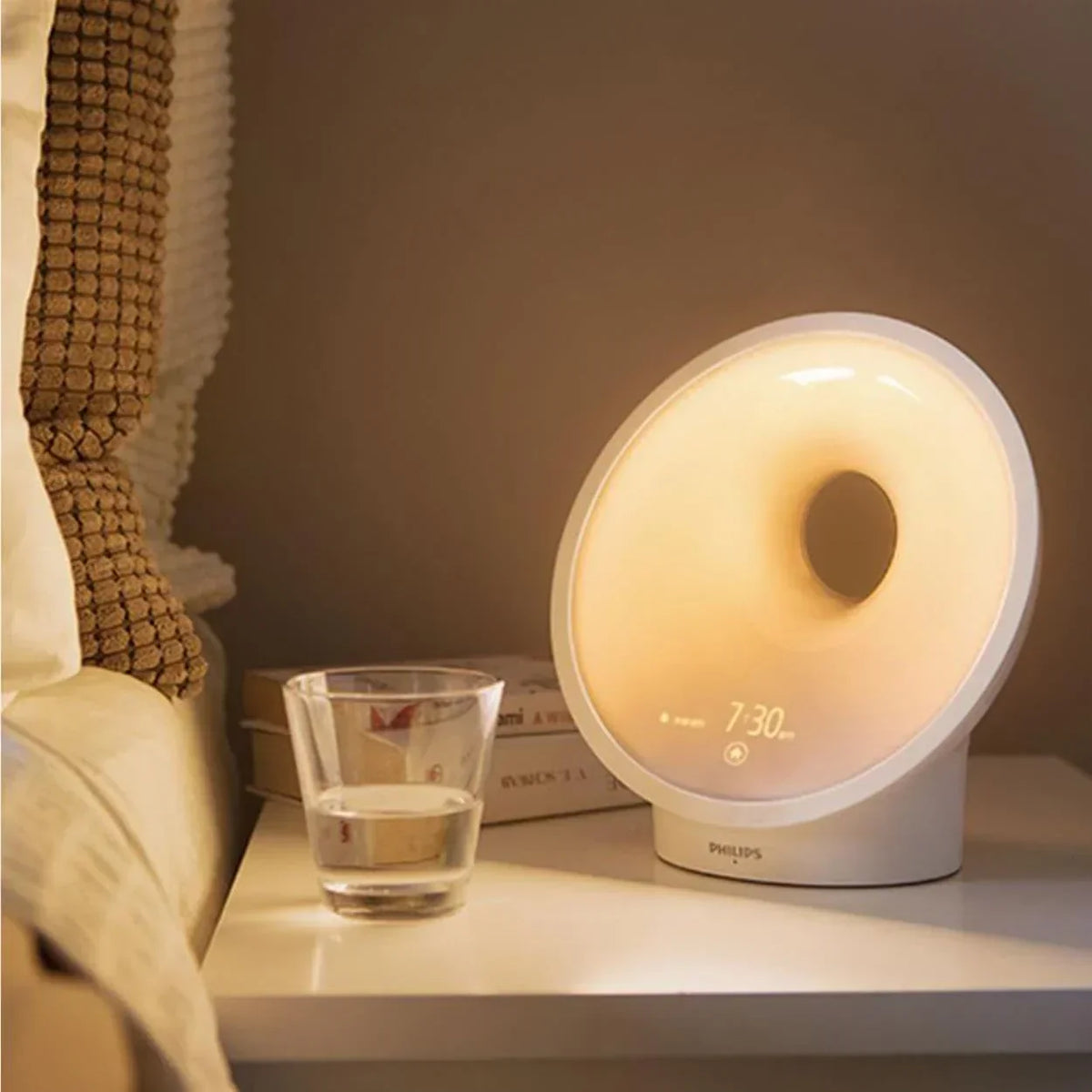 Philips Wake-up Light HF3651/01 Budzik imitujący światło słoneczne, Wiele opcji światła i dźwięku, Światło nocne i radio FM, z ładowarką mobilną, Tworzywo sztuczne, Biały, 12 x 19 x 19 cm, 1 kg