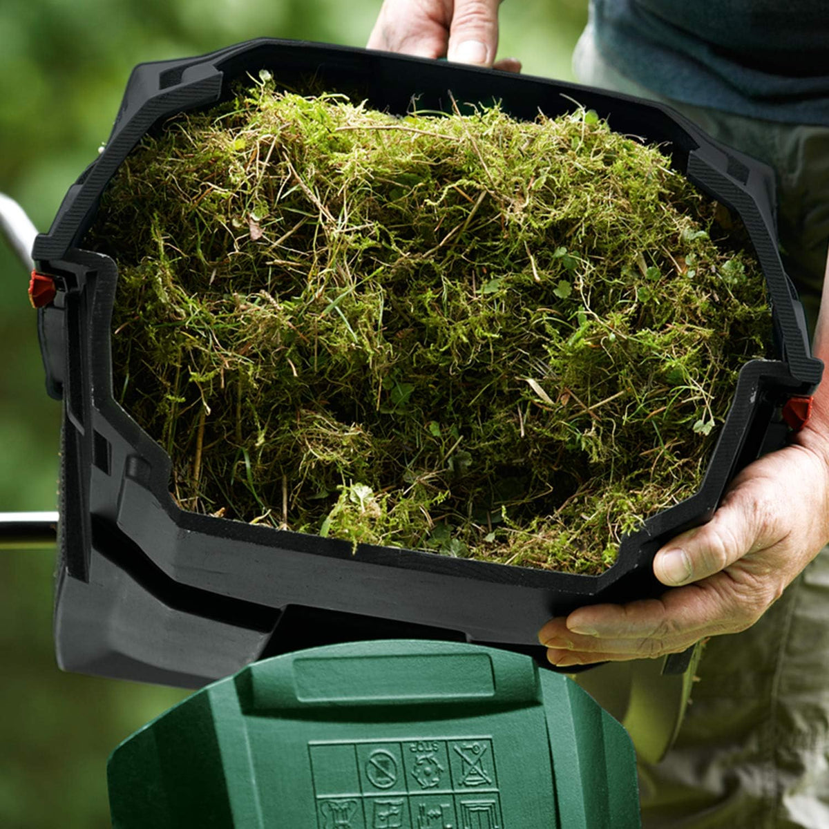 Bosch elektryczny wertykulator UniversalVerticut 1100 (1100 W, szerokość robocza: 32 cm, pojemność pojemnika na odpady: 50 l, w kartonie), nowy design klasyczna zieleń