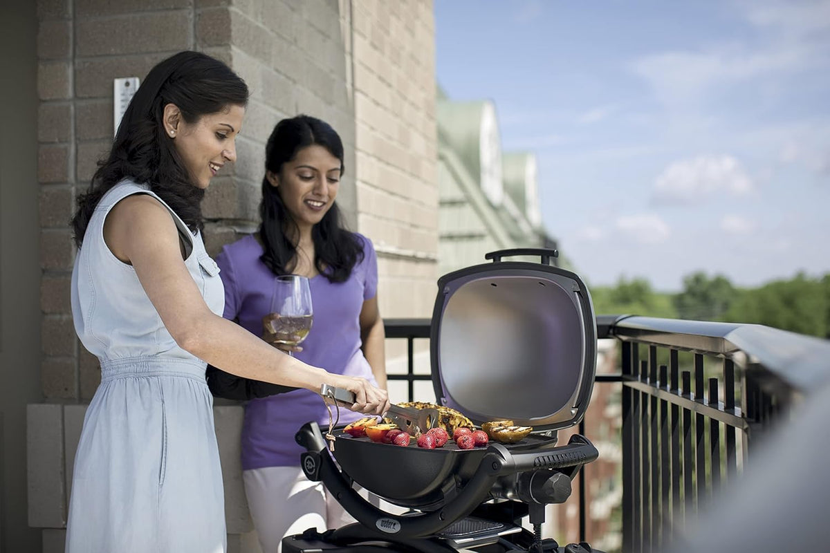Weber Q1400 Elektryczny Grill, powierzchnia grillowania 43 x 32 cm, przenośny BBQ Grill,2-częściowy żeliwny ruszt pokryty emalią porcelanową, pokrywa i obudowa aluminiowa - Ciemnoszary (52020079)