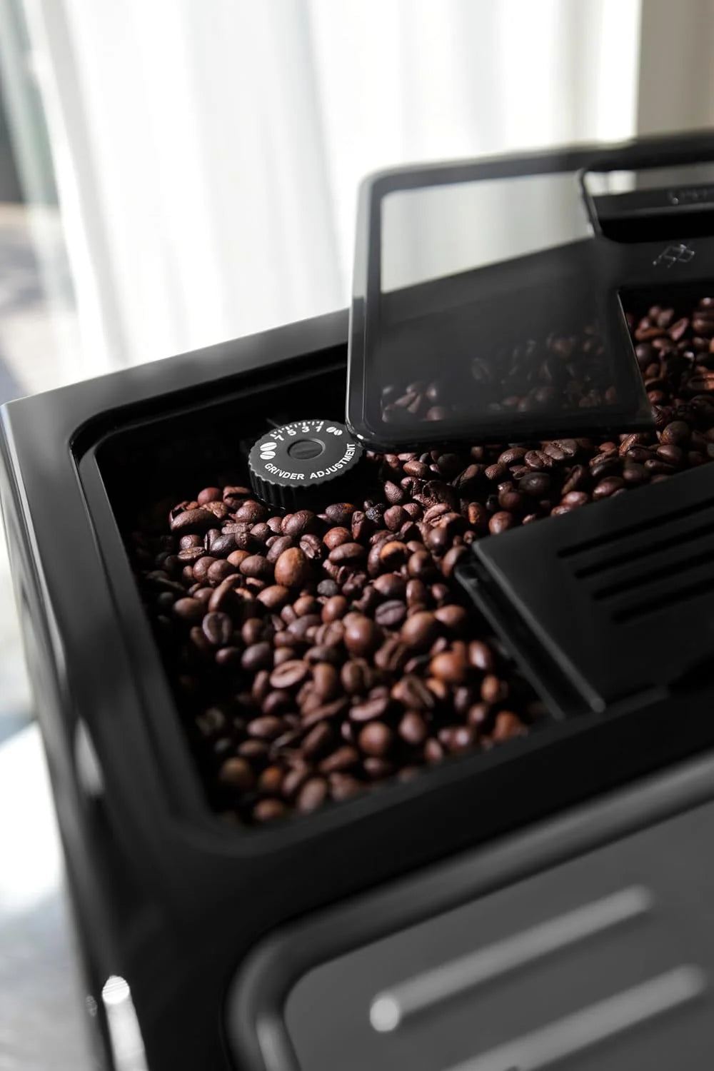 De'Longhi ECAM 44.666.B ELETTA Cappuccino, ECAM44.660.B, czarny połysk